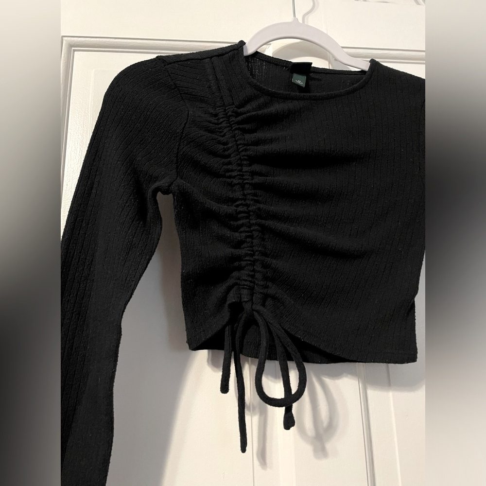 XS Wild Fable Black Cropped Drawstring Long Sleeve Top - Picture 2 of 5
